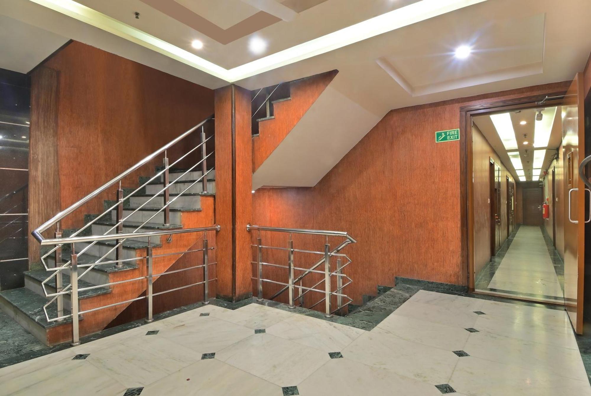 Hotel Hari Piorko Grand - 2 Min From New Delhi Railway Station Экстерьер фото